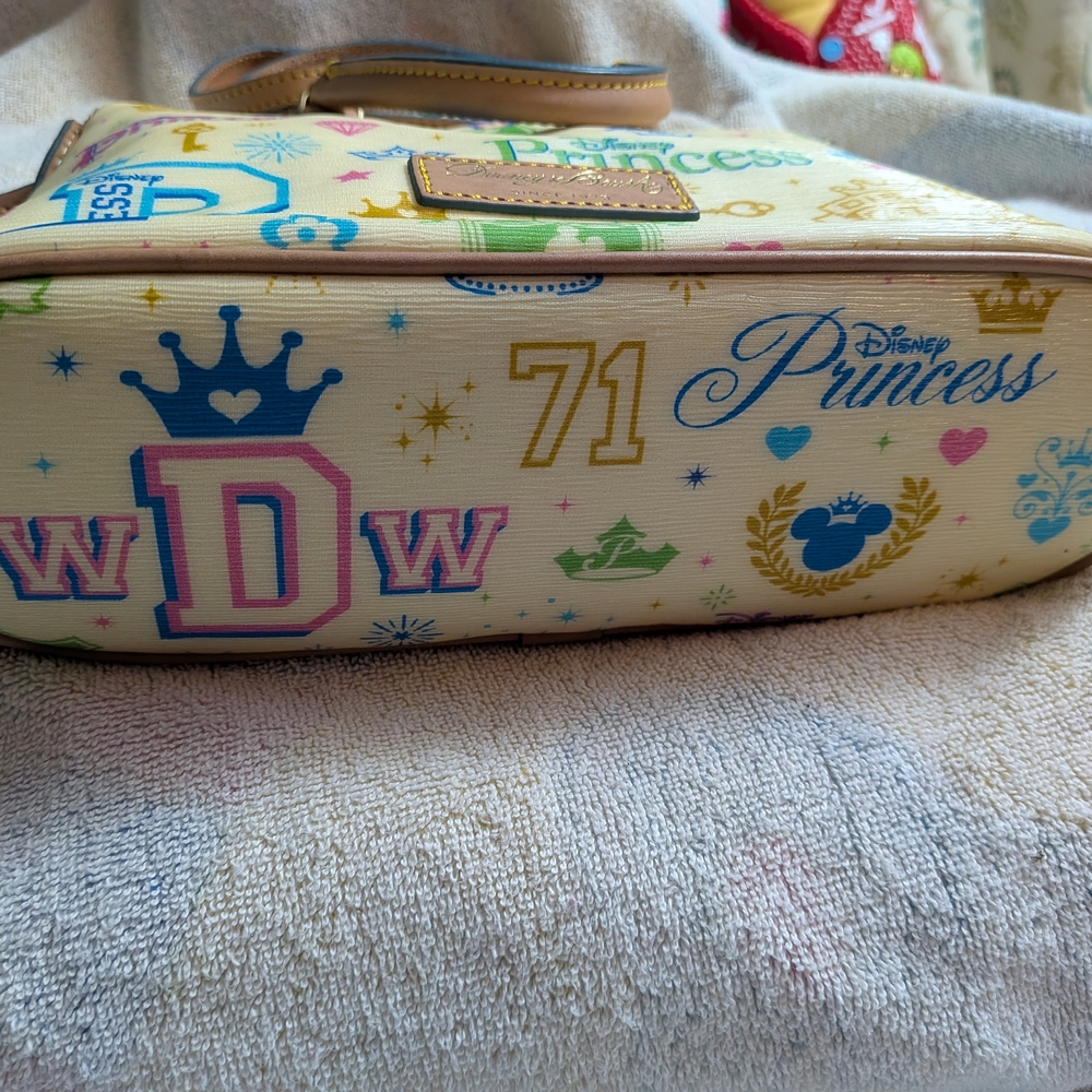 Dooney & Bourke Disney Princess Half Marathon 2013 - Picture 2 of 12